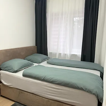 Guenstige, Zentrale Und Schoene In Appartement